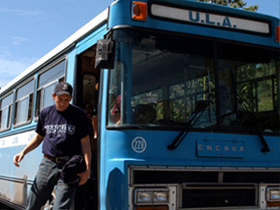 Esta imagen muestra el servicios de transporte de la universidad