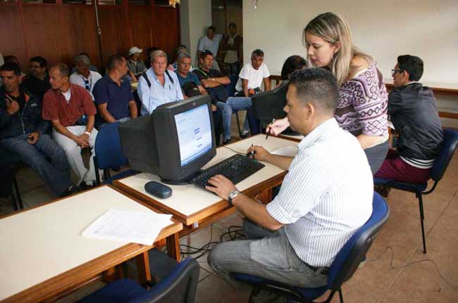 Fotoleyenda: Personal universitario calificado trabaja en jornadas de variación ARI y se espera beneficie a muchos trabajadores. (Foto: RDF)