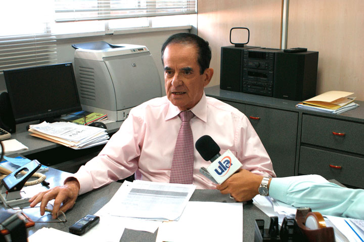 Gracias a este programa estamos contribuyendo en la seguridad social y calidad de vida de todos los trabajadores universitarios”, destacó el profesor Aranguren (Foto: RDF) 